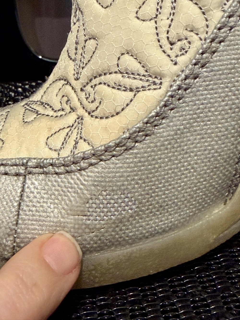 RARE Vintage White & Silver Quilted Baby Phat Boots Sz 10 Boots With The Fur Y2K - Picture 7 of 15